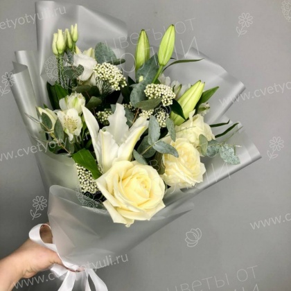 Букет розы с лилиями и альстромерией