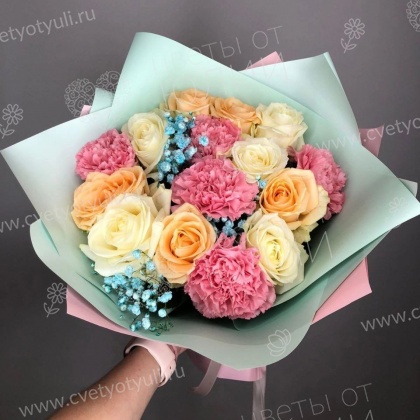 Букет сборный из роз и гвоздик Авила