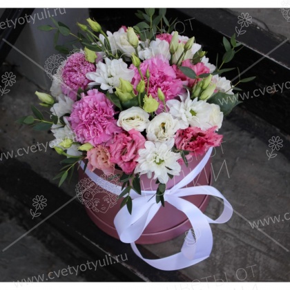 Коробка гвоздик и эустом Вандерленд