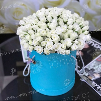 Коробка из 21 белых кустовых роз