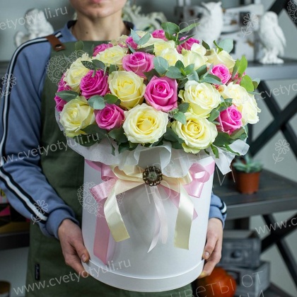 Коробка из 31 розы Калипсо