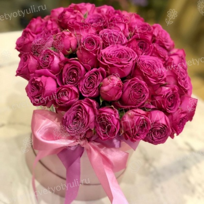 Коробка из 9 кустовых пионовидных роз