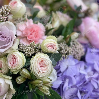 Коробка из гортензий и роз Глафира