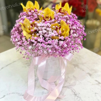 Коробка из орхидей и гипсофил Акила