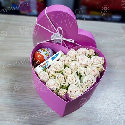 Коробка из роз и киндера Приятный сюрприз