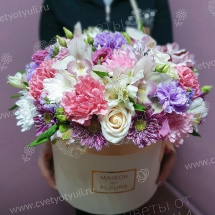 Коробка из роз и орхидей Ирида