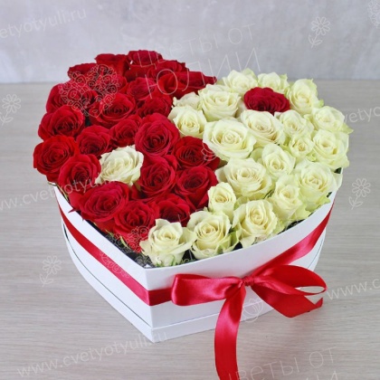 Коробка из роз Сердце Инь-Янь