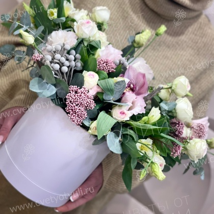 Коробка сборная из эустомы и розы