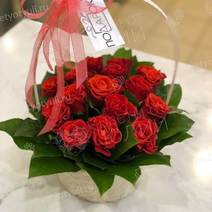 Корзина 15 роз и писташи Рандеву