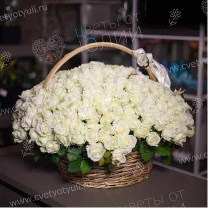 Корзина из 101 белой розы