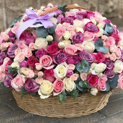 Корзина из 251 розы Неподражаемая