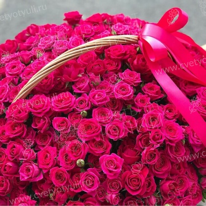 Корзина из 49 кустовых роз