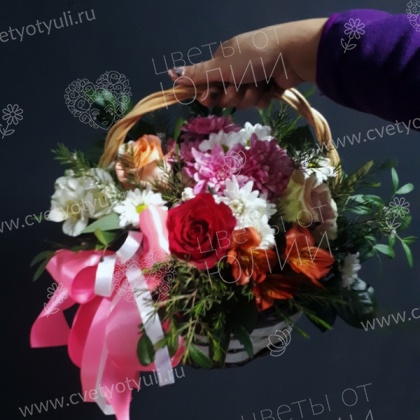Корзинка из роз и хризантем Сборный