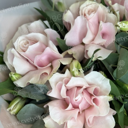 Букет из французской розы и альстромерии