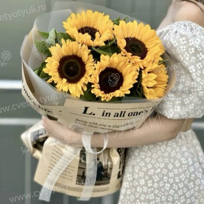 Букет из 5 подсолнухов
