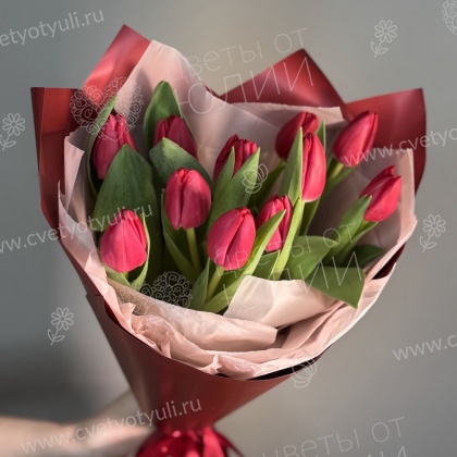 Букет из 11 красных тюльпанов