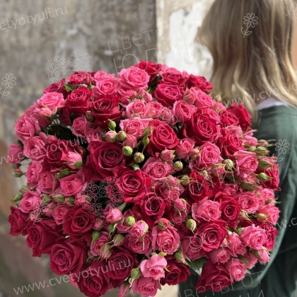 Букет из 15 кустовых пионовидных роз