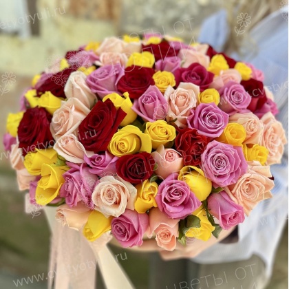 101 разноцветная роза в коробке