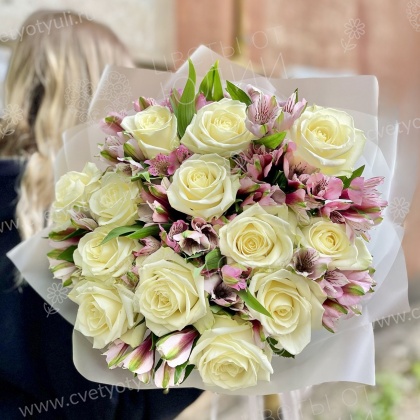 Белые розы и Альстромерия