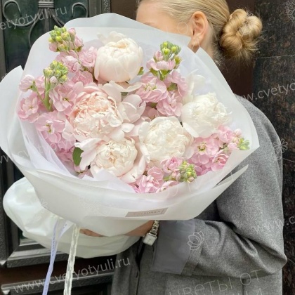 Матиола и Пионы