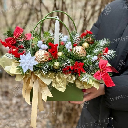 Новогодняя композиция Праздничная корзина