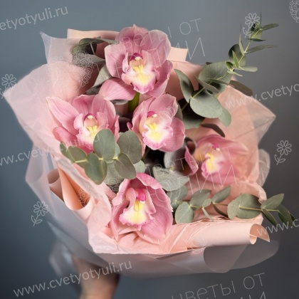 Букет "Розовая нежность" из 5 орхидей