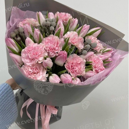 Букет «Розовая мечта» с тюльпанами и гвоздиками
